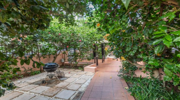 To Let 2 Bedroom Property for Rent in Sea Point Western Cape